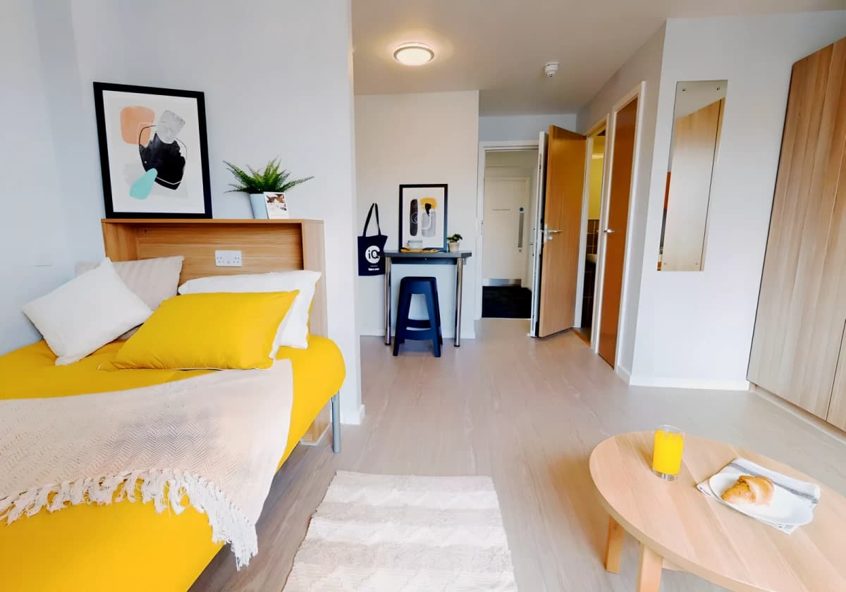 iQ Sterling Court image