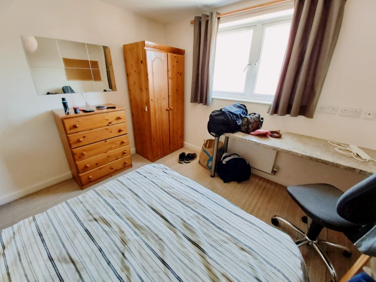 6 bedrooms 3 bathrooms