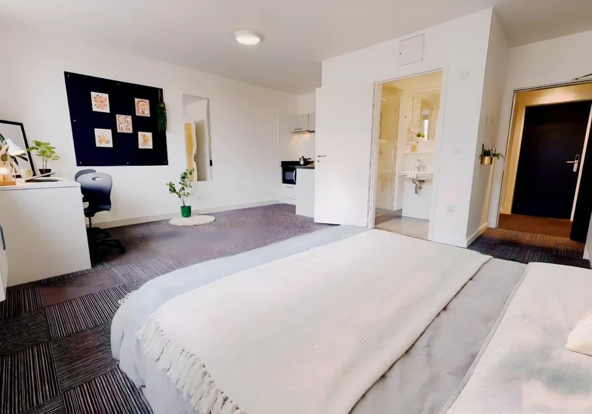 iQ Newland House image 5