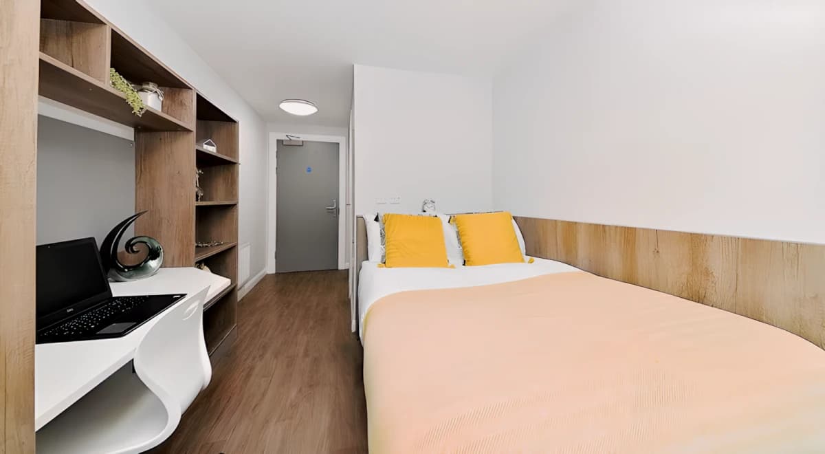 Bronze En-Suite