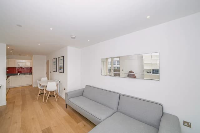 1 Bedroom 1 Bathroom Flat 904