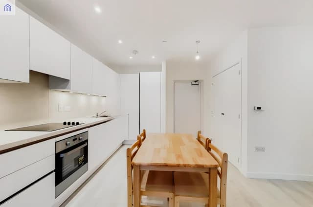 2 Bedroom 2 Bathroom Flat 15 Room A