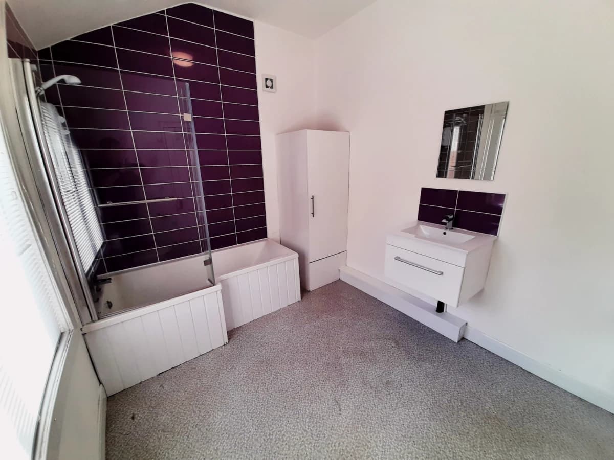 3 Bedrooms 1 bathroom