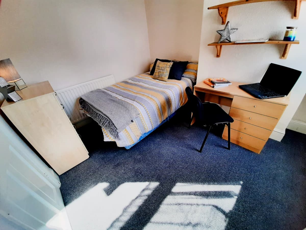 3 Bedrooms 1 bathroom