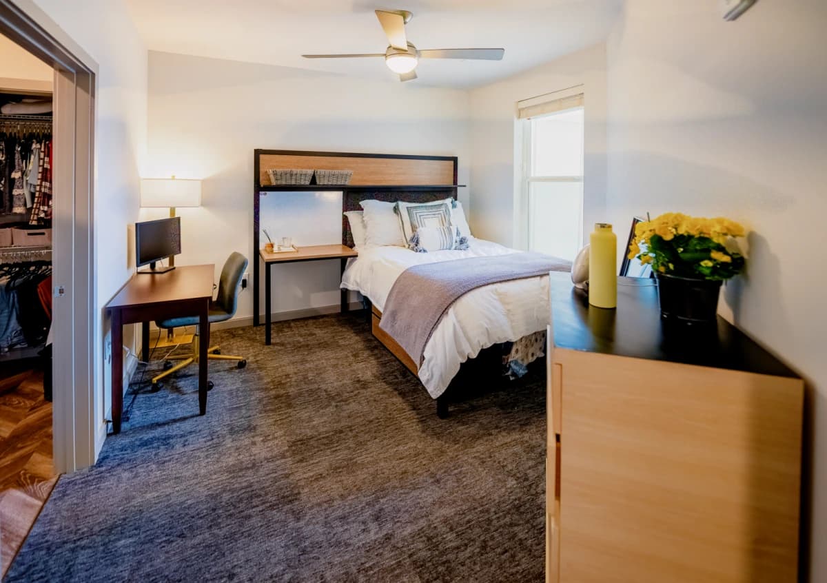 2 Bed, 2 Bath Corner