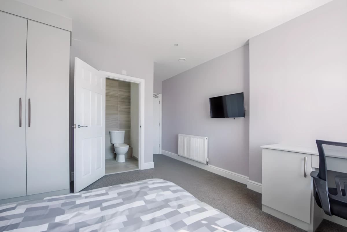 4 Bed 4 Bath