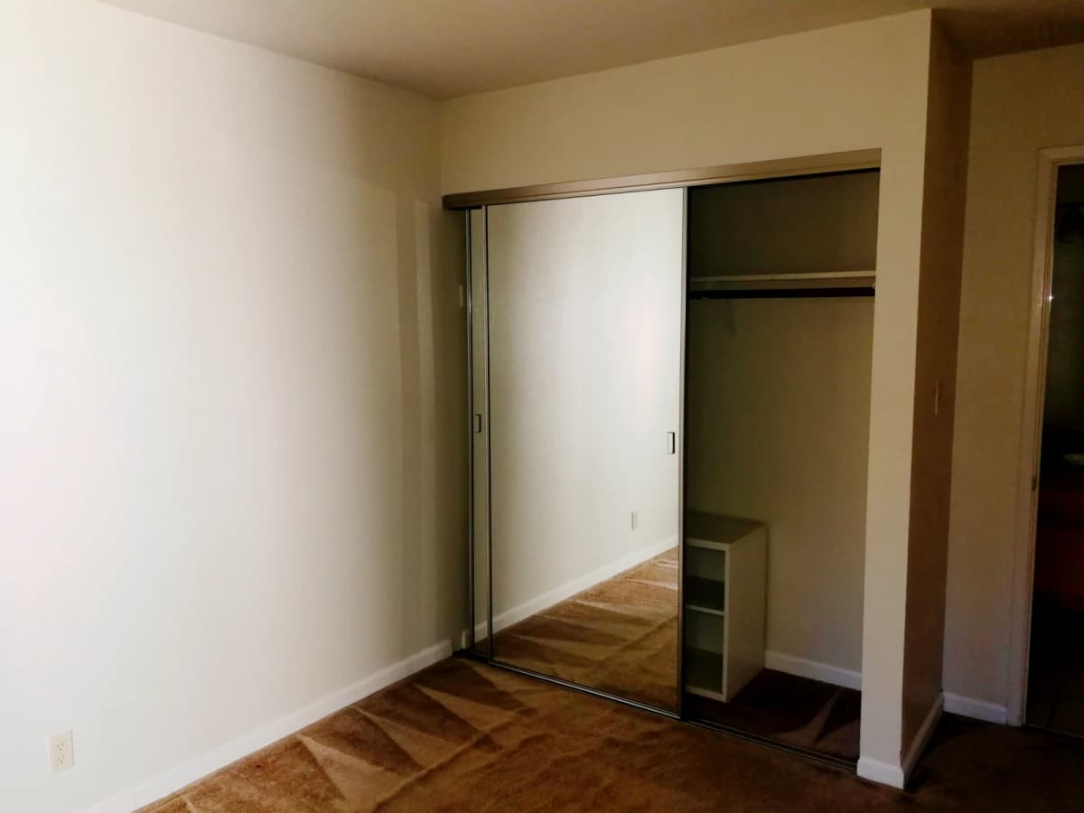 Uni Flats image