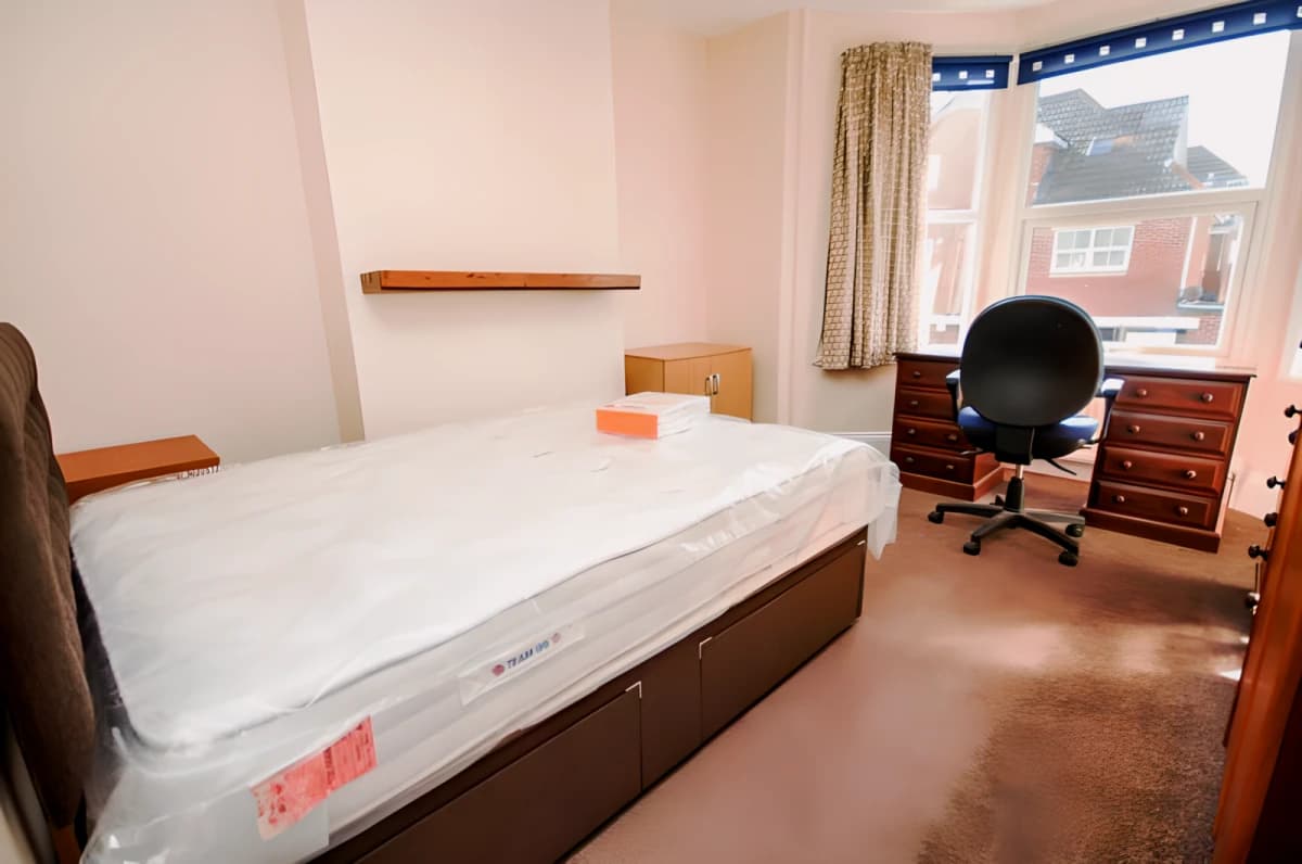 2 bedrooms 1.5 bathrooms