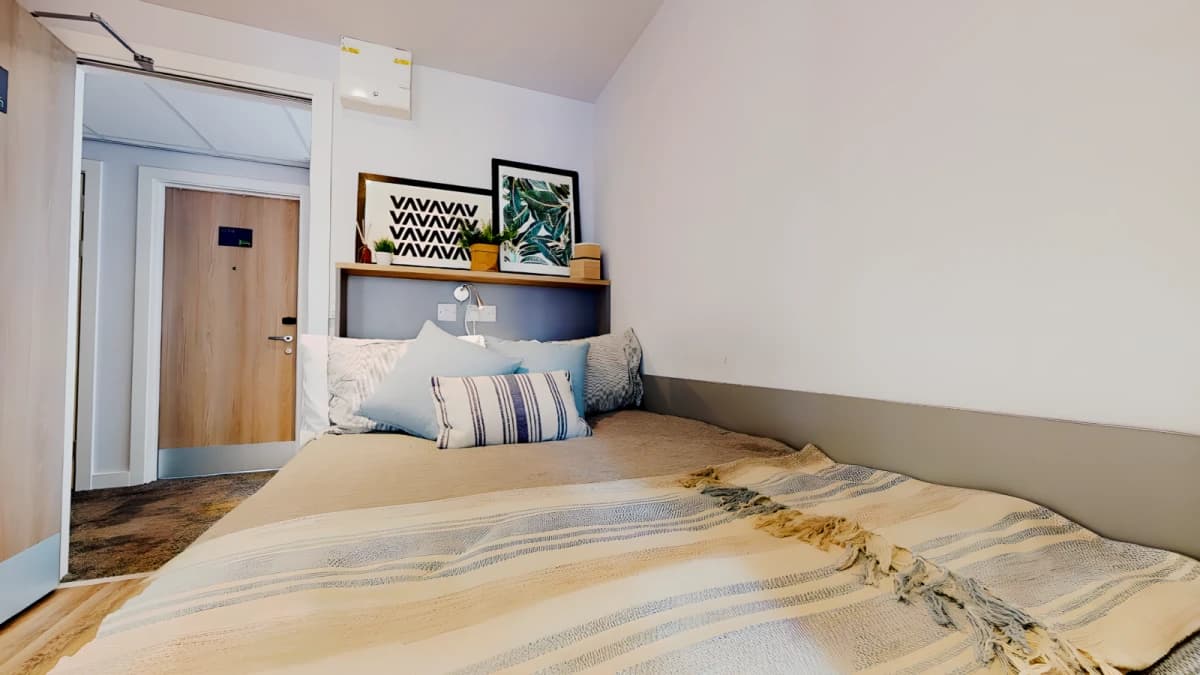 iQ Weaver Place image