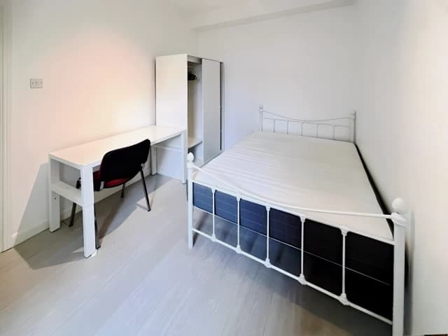 CW-Hilda Road, London