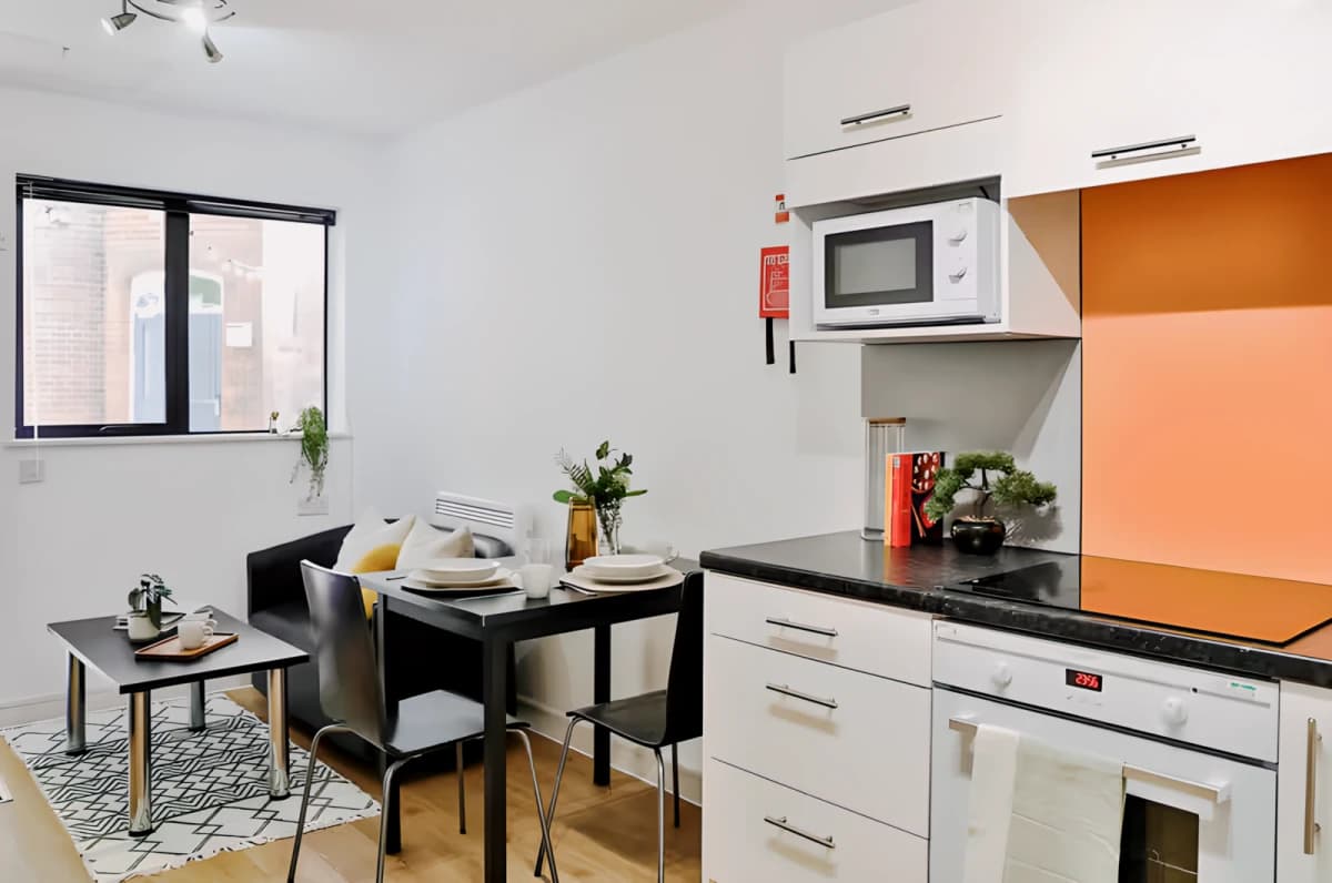 Classic 3 Bed Apartment - Internal Facing