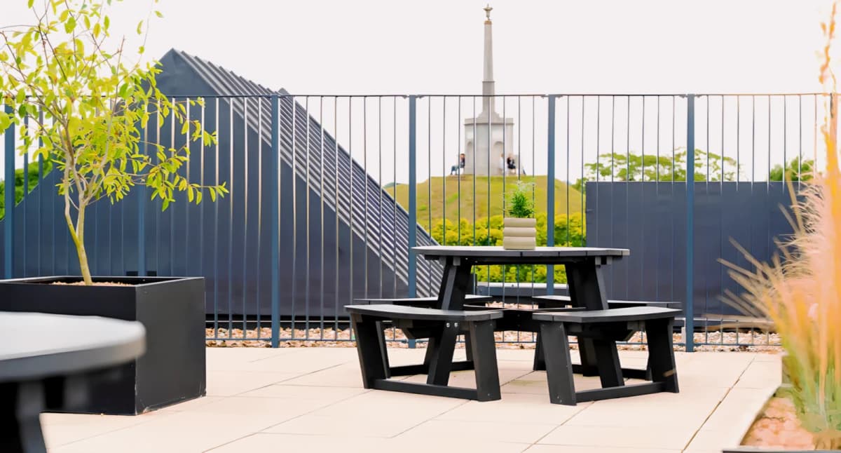 Outdoor Features