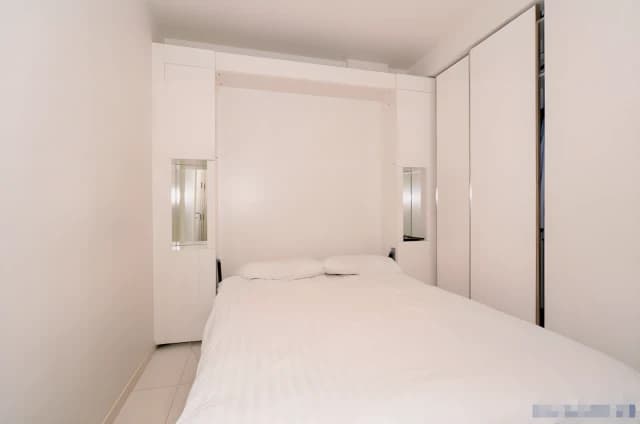 Studio Flat 222