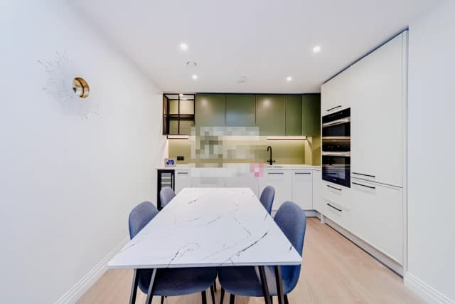 2 Bedroom 2 Bathroom Flat 5