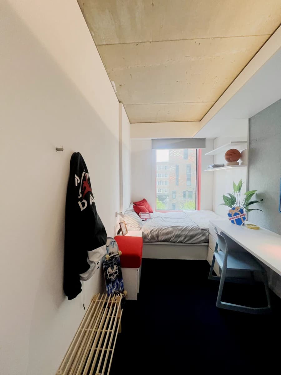 iQ Brighton image