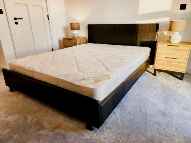 2 Bedroom 2 Bathroom Flat35
