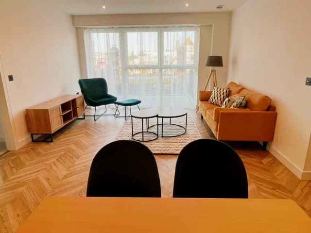 2 Bedroom 2 Bathroom Flat35