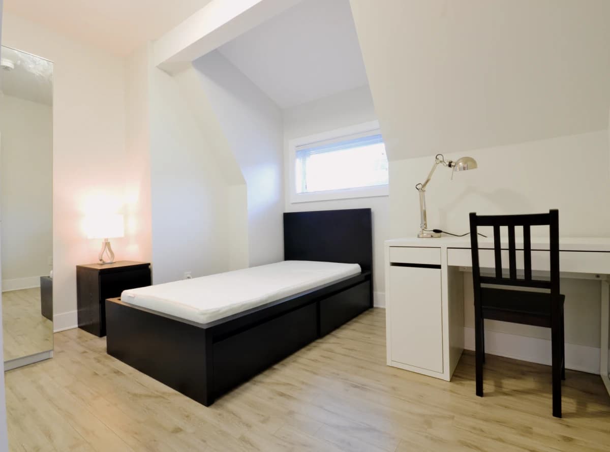 Room in 5 Bed 2 Bath