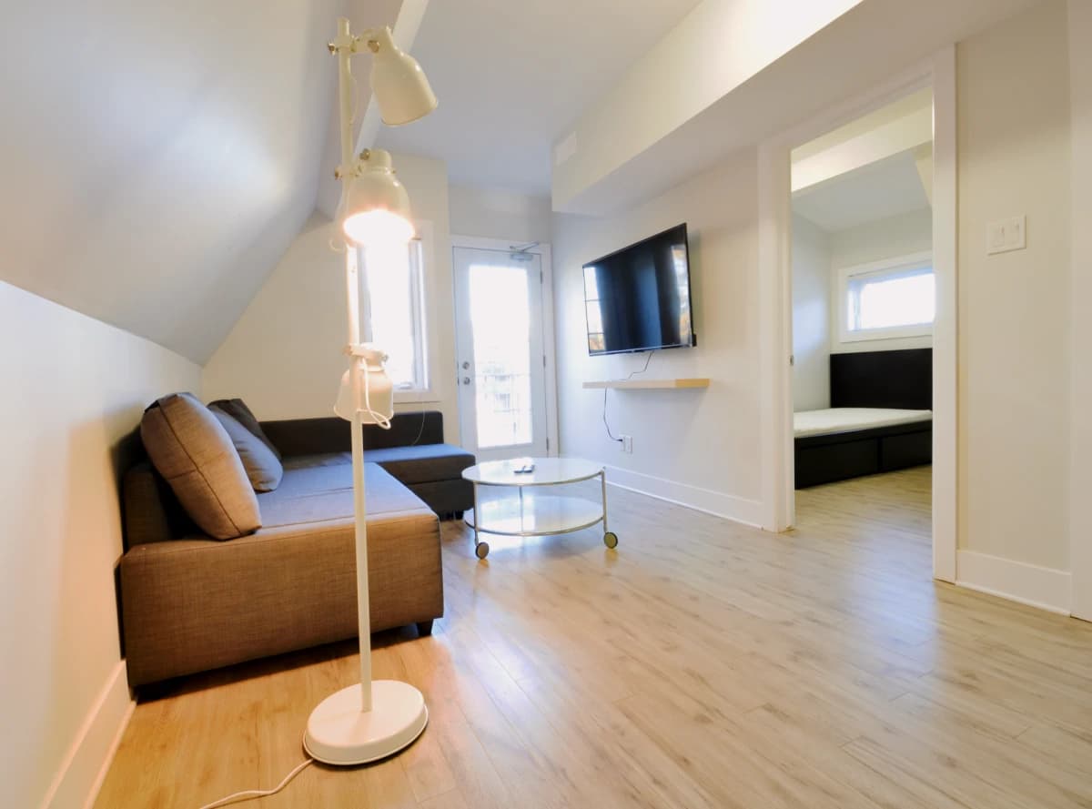 Room in 5 Bed 2 Bath