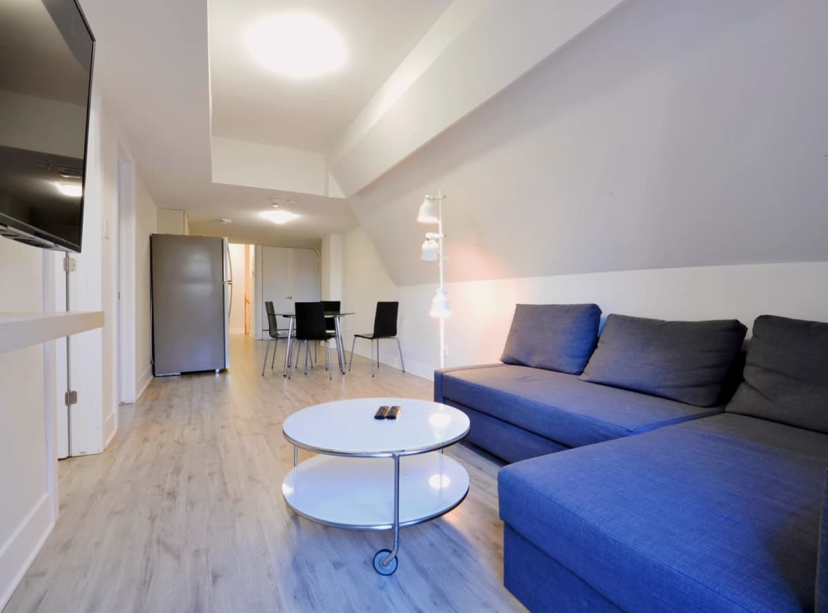 Room in 5 Bed 2 Bath