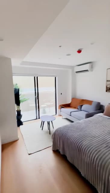 Studio 4 (with balcony)