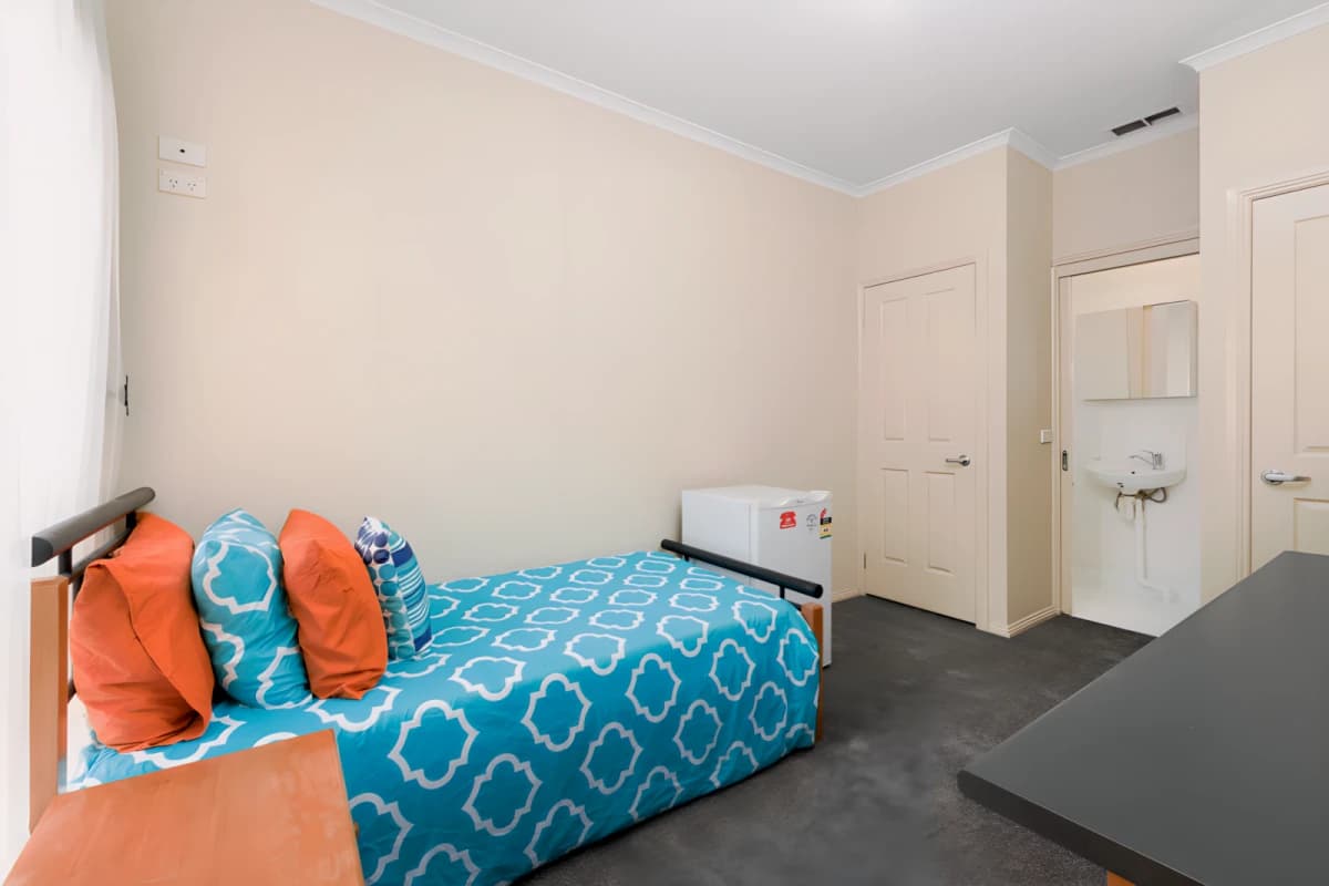 7 White Street image