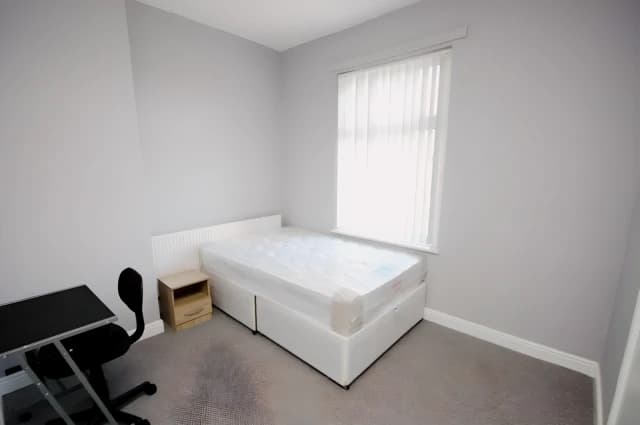 4 Bedroom 1 Bathroom