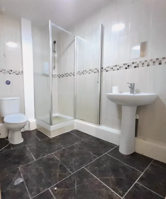 4 Bedroom 1 Bathroom
