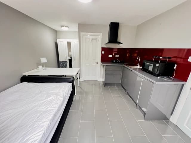 80 Charter Avenue image 3