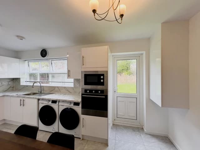 8 Squires Way image