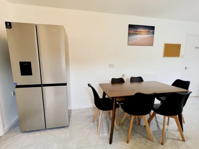 8 Squires Way image