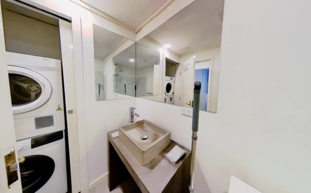 2 Bed 1 Bath - Master Room