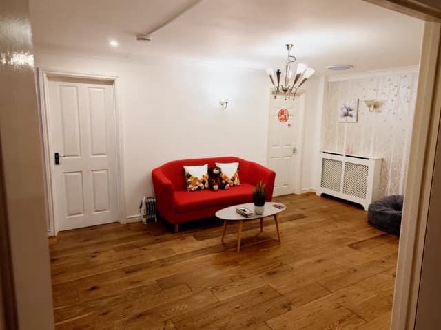 80a Bransford Avenue
