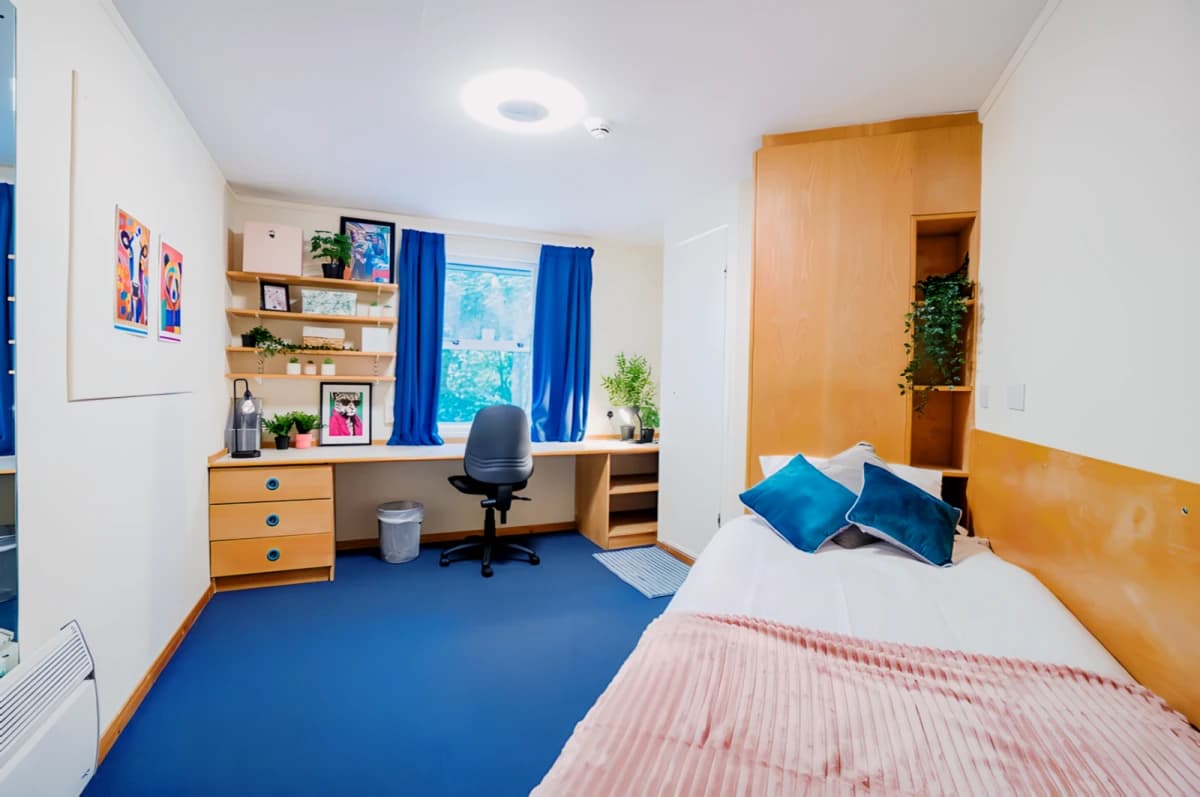 Large Ensuite
