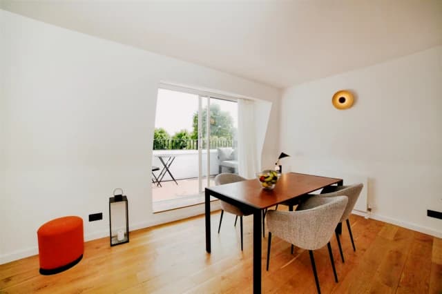 2 Bed 1 Bath, Penthouse, 73