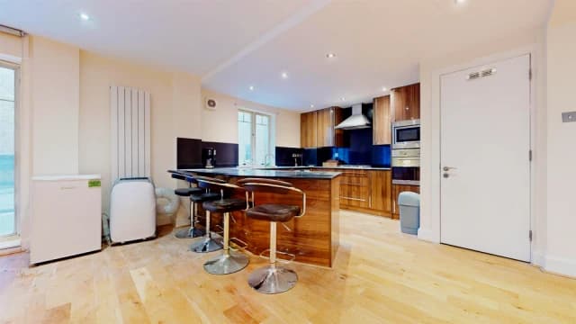 3 Bed 2 Bath, Flat 3, 20