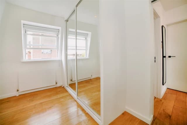 2 Bed 1 Bath, Penthouse, 73