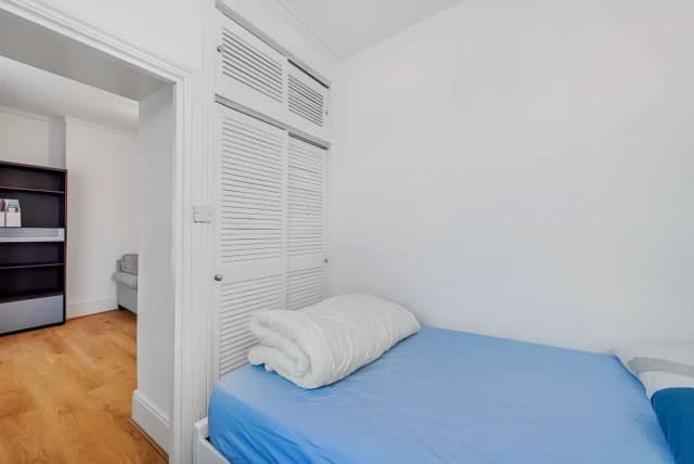 1 Bedroom 1 Bathroom Flat8