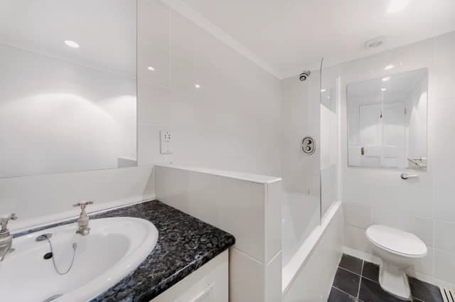 2 Bed 1 Bath, First Floor Flat, 25