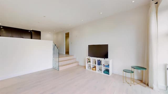 2 Bed 2 Bath, Flat 27 Matiere Place, 35-37