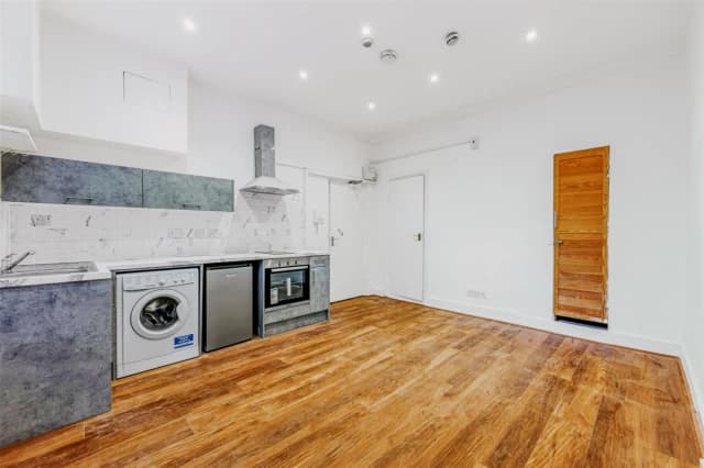 Studio, Flat 1, 20
