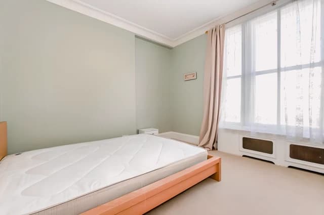 2 Bed 1 Bath, First Floor Flat, 25