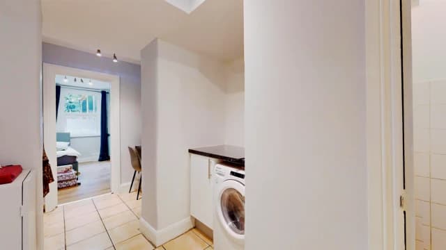 Studio, Flat A, 120