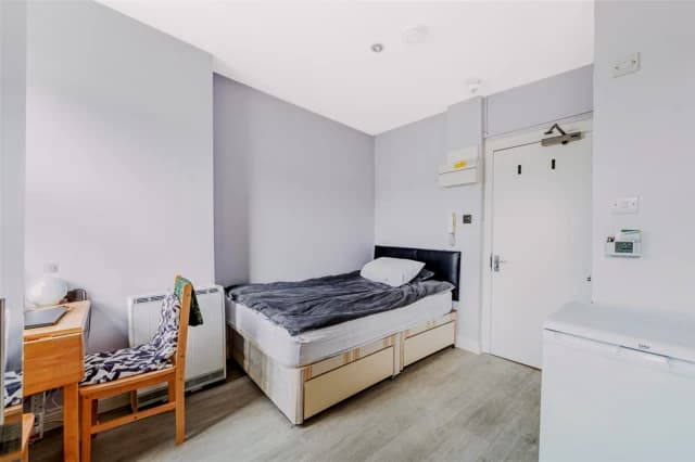 Studio, Flat 9, 66