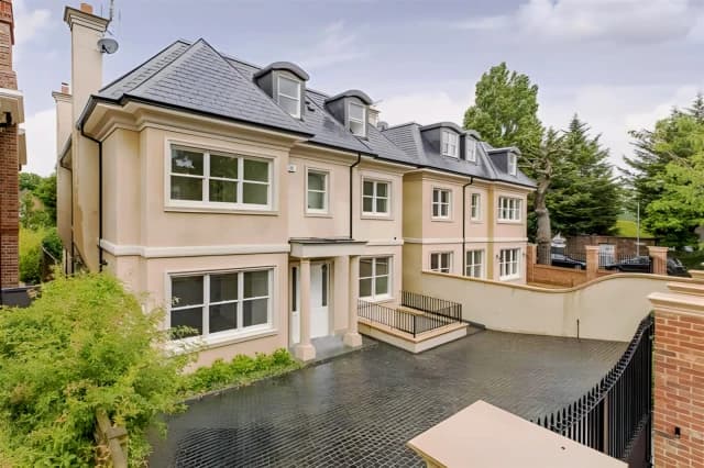 6 Bed 4 Bath, 2