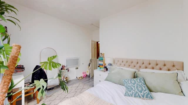 3 Bed 1 Bath, 5 Orpen House, 10-14
