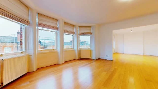 4 Bed 3 Bath, 49