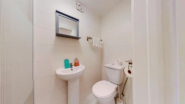 Studio, Flat 13, 4
