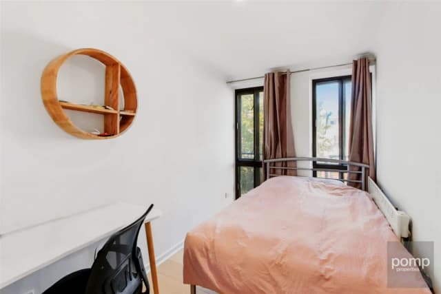 2 Bed 1 Bath, 38 Savoy Court, 245