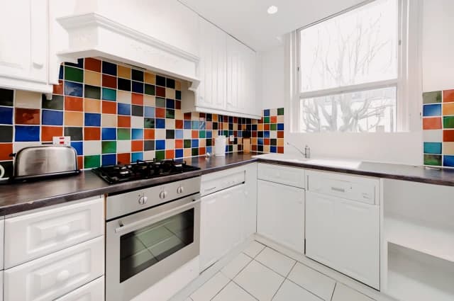 2 Bed 1 Bath, First Floor Flat, 25